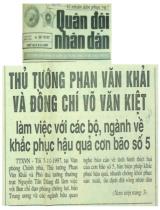 Thủ tướng Phan Văn Khải và đồng chí Võ Văn Kiệt làm việc với các bộ, ngành về khắc phục hậu quả cơn bão số 5 / TTXVN